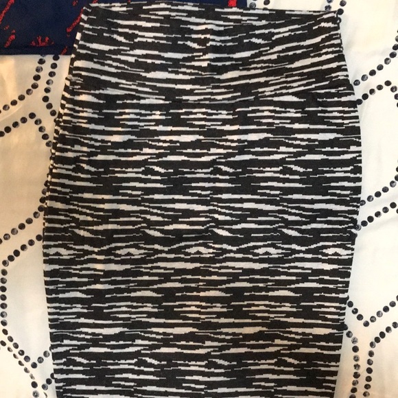 LulaRoe Cassie Bundle, Size Small - Picture 3 of 3